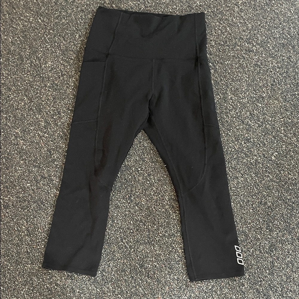 Lorna Jane Black Capris
